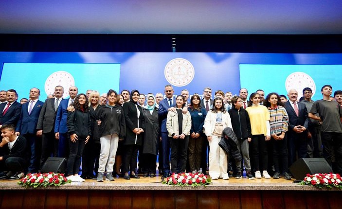 Bakan Özer: Okula gidemeyen kız çocuğu kalmamış -1