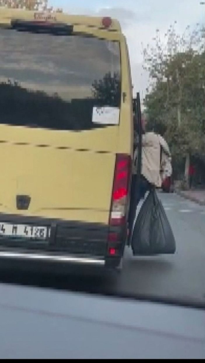 Güngören'de minibüs kapısından sarkarak yolculuk  -4