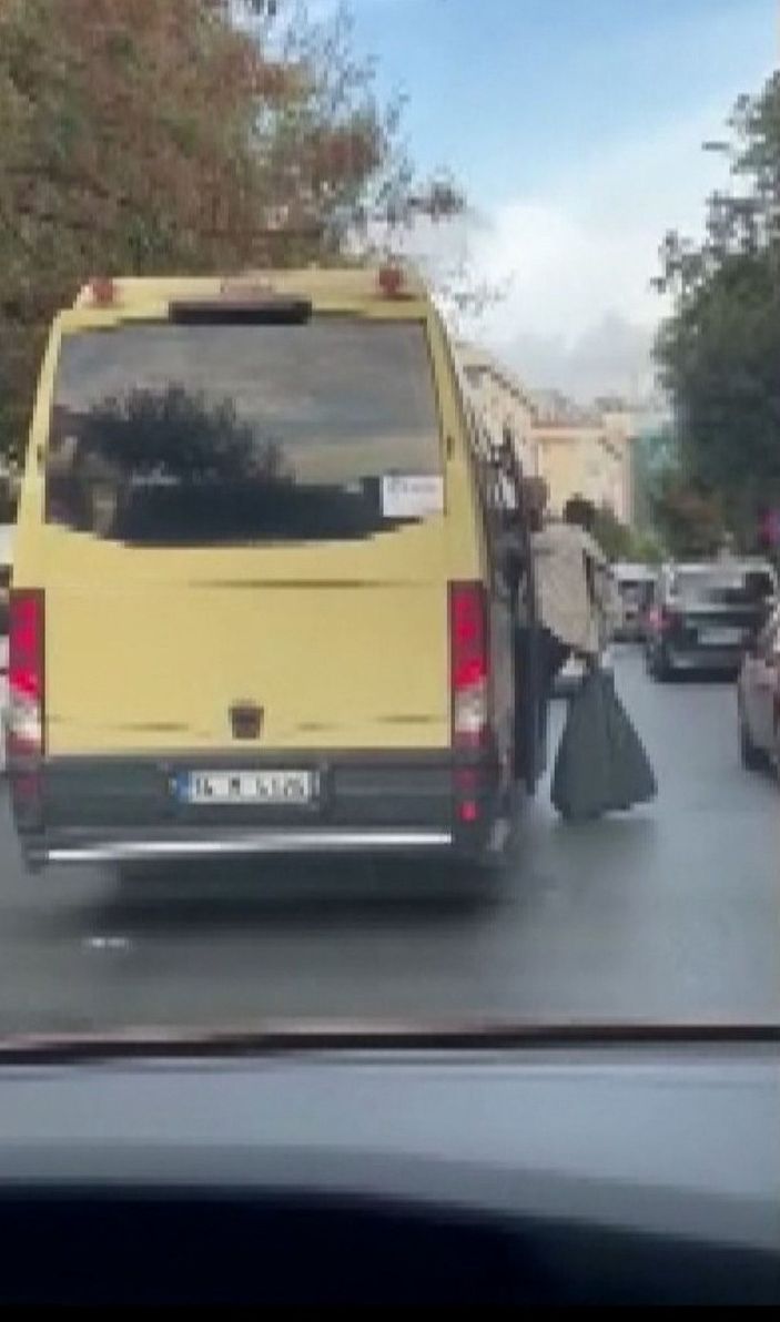 d Güngören'de minibüs kapısından sarkarak yolculuk -5