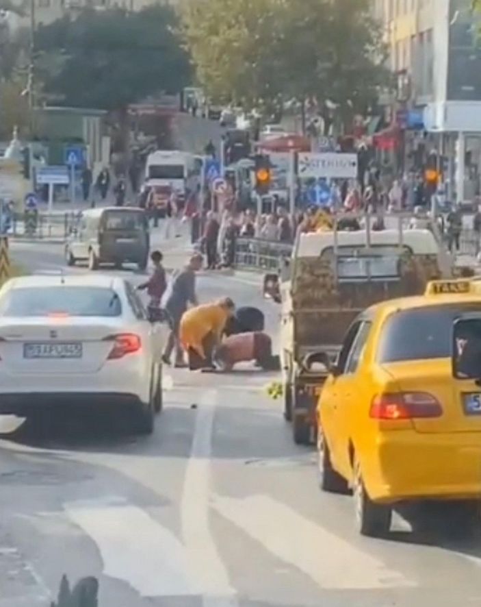 Kadınların sokak ortasındaki kavgası kamerada -7