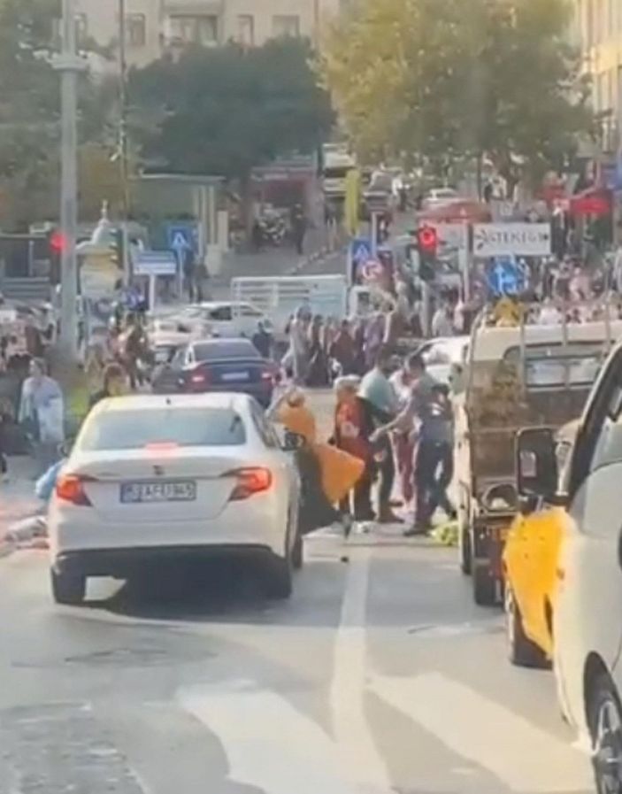 Kadınların sokak ortasındaki kavgası kamerada -4