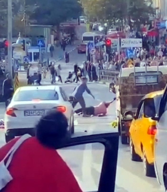 Kadınların sokak ortasındaki kavgası kamerada -6