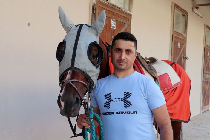 Adana'da 41 gün komada kalan jokey Samet, 18 ay sonra ata bindi