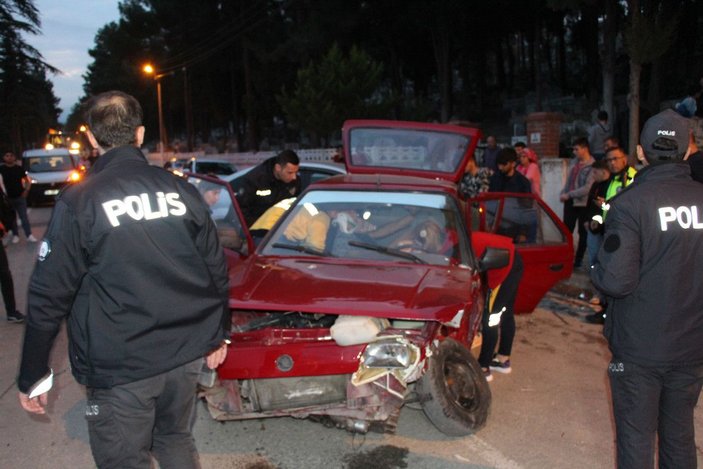 Tokat'ta 2 otomobil çarpıştı: 5 yaralı -1