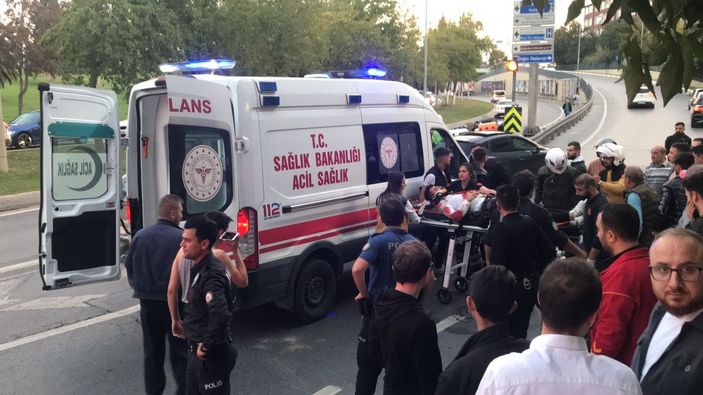 Küçükçekmece'de yayaya çarpıp kaçan sürücüyü, çevredekiler yakaladı  -2