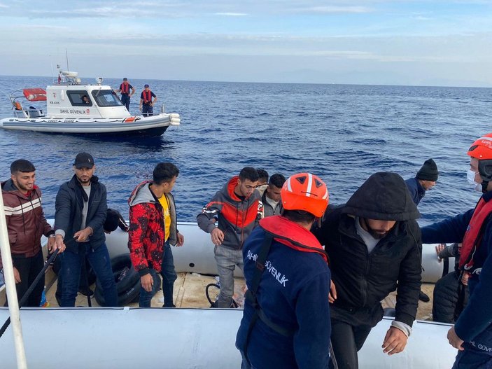 Kuşadası açıklarında 75 kaçak göçmen kurtarıldı -1