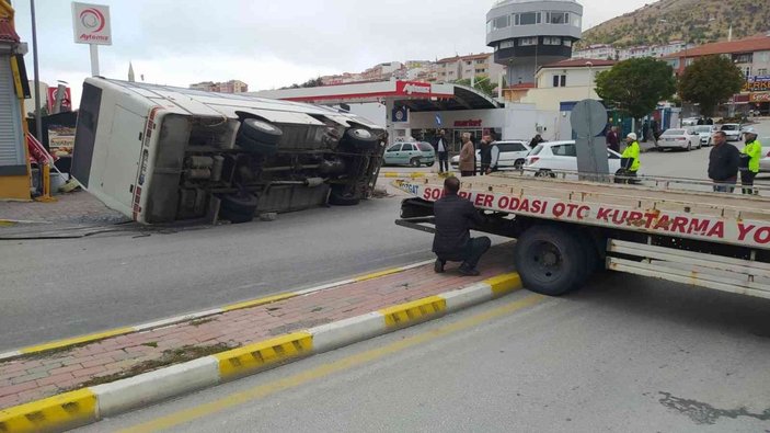 Yozgat’ta işçileri taşıyan otobüs devrildi: 6 yaralı -2