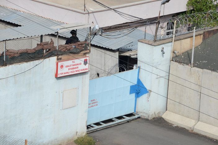d Diyarbakır E Tipi Cezaevi boşaltılıyor; tutuklu ve hükümlüler nakledildi -7