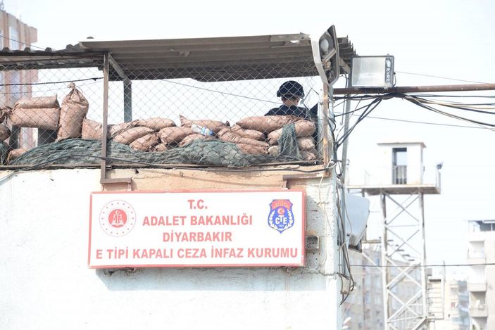d Diyarbakır E Tipi Cezaevi boşaltılıyor; tutuklu ve hükümlüler nakledildi -9