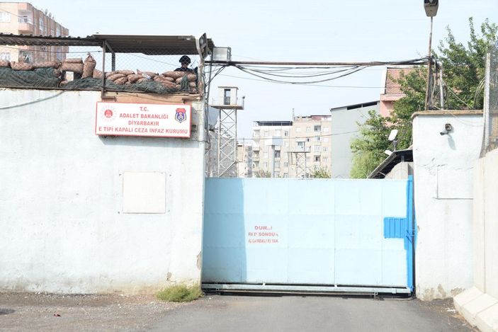 d Diyarbakır E Tipi Cezaevi boşaltılıyor; tutuklu ve hükümlüler nakledildi -1