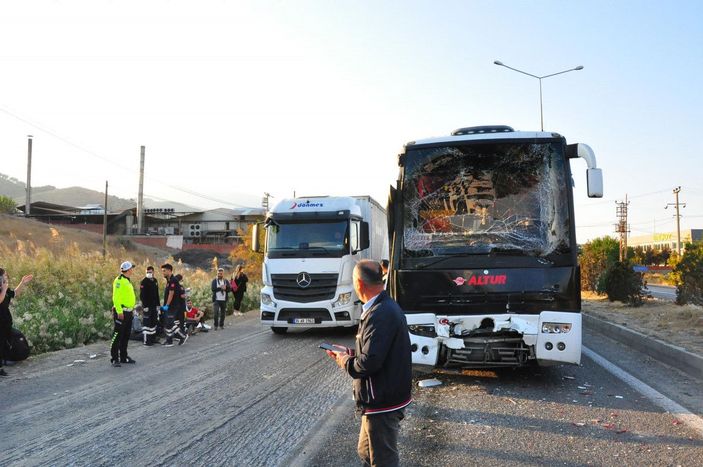 Manisa'da zincirleme kaza: 24 yaralı -3