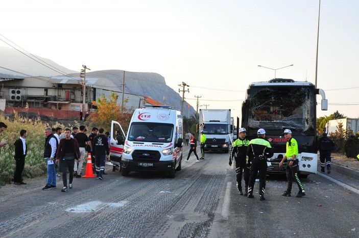 Manisa'da zincirleme kaza: 24 yaralı -1