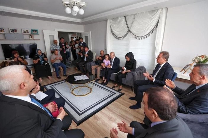 Kılıçdaroğlu Mersin’de şehit ailesini ziyaret etti -3