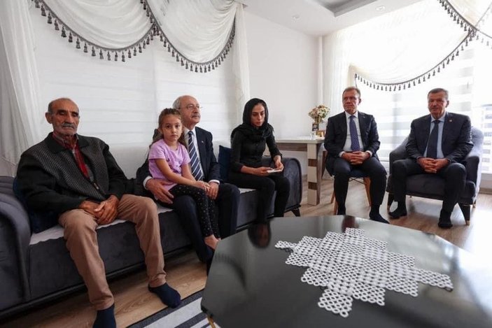 Kılıçdaroğlu Mersin’de şehit ailesini ziyaret etti -2