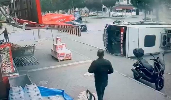 Balıkesir'de 9 kişinin yaralandığı kaza kamerada -2