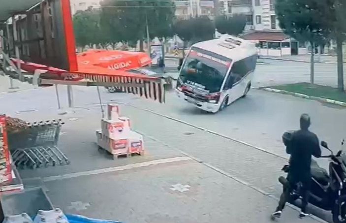 Balıkesir'de 9 kişinin yaralandığı kaza kamerada -5