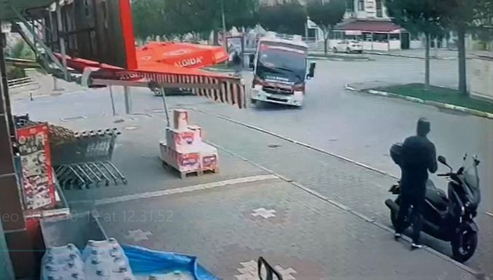 Balıkesir'de 9 kişinin yaralandığı kaza kamerada -6