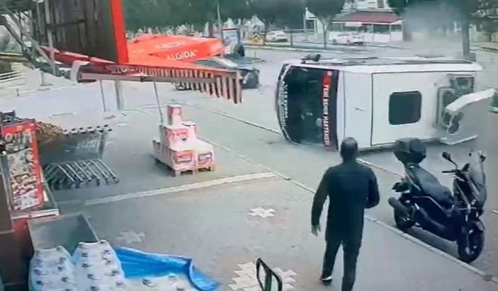 Balıkesir'de 9 kişinin yaralandığı kaza kamerada -3