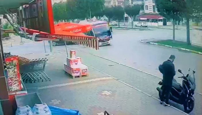 d Balıkesir'de 9 kişinin yaralandığı kaza kamerada -7