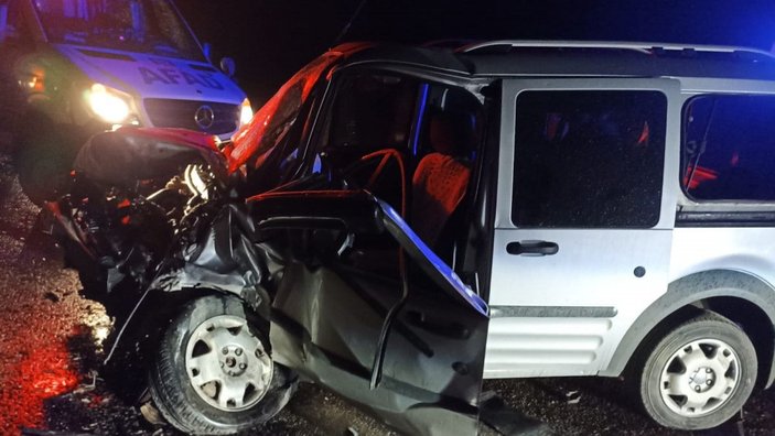Bitlis'te hafif ticari araç ile otomobil çarpıştı: 1 ölü, 7 yaralı -2
