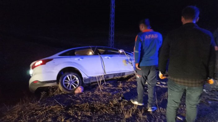 Bitlis'te hafif ticari araç ile otomobil çarpıştı: 1 ölü, 7 yaralı -5