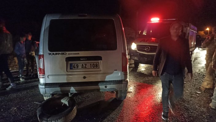 Bitlis'te hafif ticari araç ile otomobil çarpıştı: 1 ölü, 7 yaralı -3