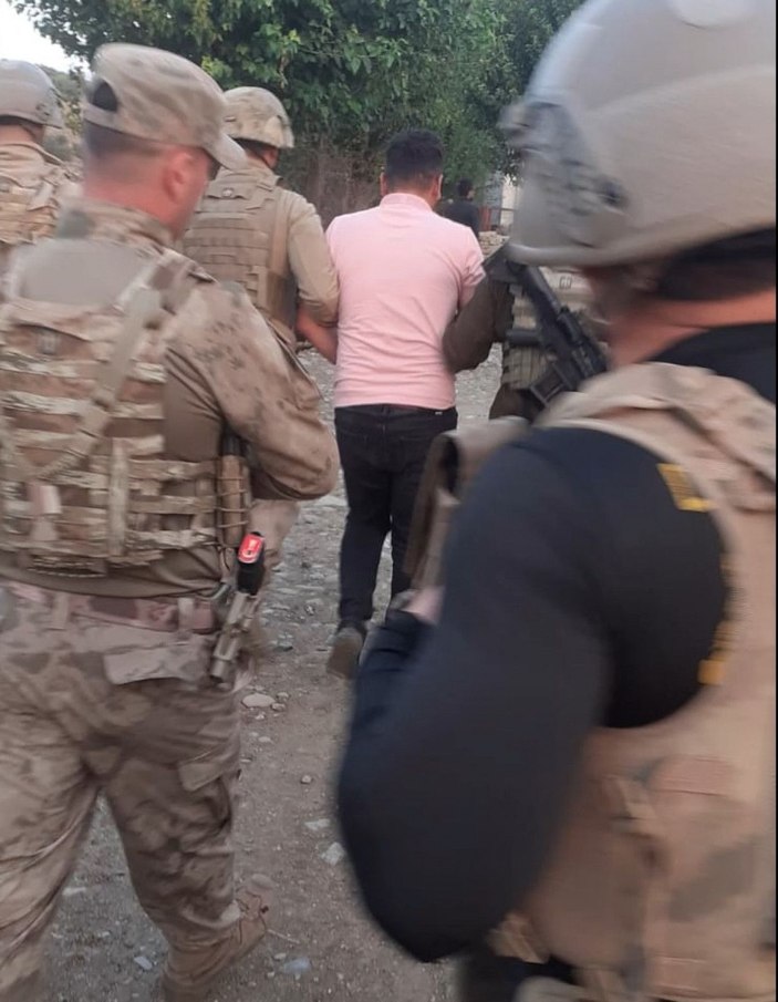 Diyarbakır'da göçmen kaçakçılarına operasyon: 11 gözaltı -6