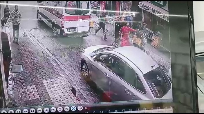 Sağlık çalışanlarıyla esnafın yol verme kavgası -4