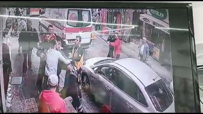 Sağlık çalışanlarıyla esnafın yol verme kavgası -8