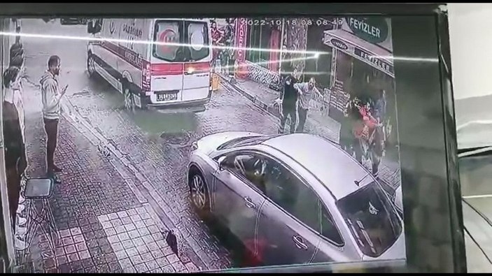 Sağlık çalışanlarıyla esnafın yol verme kavgası -5