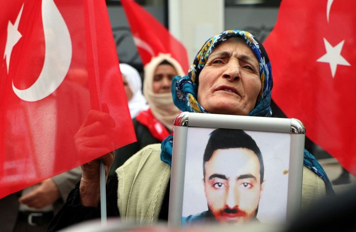 Van'da HDP önünde evlat eylemindeki anne: Oğlum, dön gel -8
