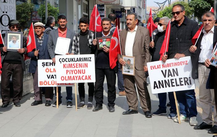 Van'da HDP önünde evlat eylemindeki anne: Oğlum, dön gel -1