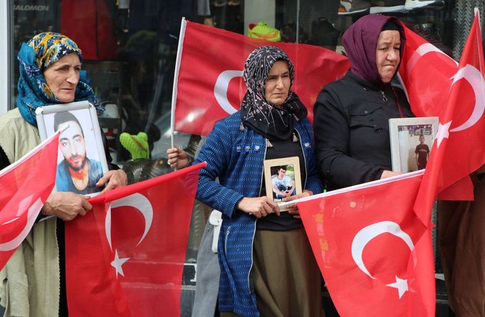 Van'da HDP önünde evlat eylemindeki anne: Oğlum, dön gel -3