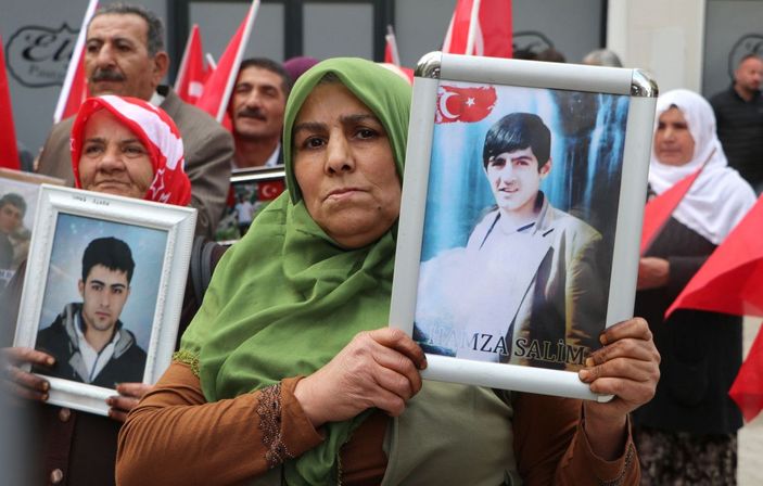 Van'da HDP önünde evlat eylemindeki anne: Oğlum, dön gel -6