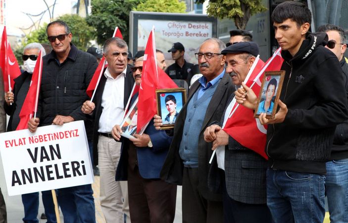 Van'da HDP önünde evlat eylemindeki anne: Oğlum, dön gel -2
