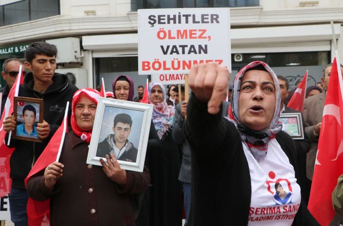 Van'da HDP önünde evlat eylemindeki anne: Oğlum, dön gel -7