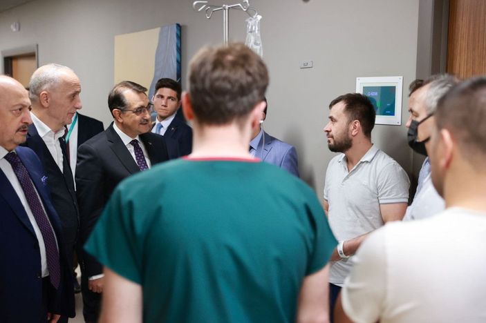 Bakanlar yaralı madencileri ziyaret etti. -2