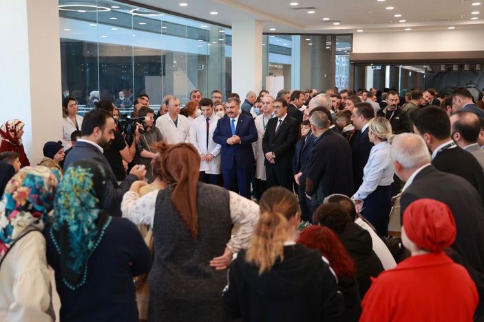 Bakanlar yaralı madencileri ziyaret etti. -4