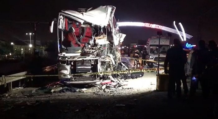 Batman'da yolcu otobüsü kum yüklü kamyona çarptı: 1 ölü, 22 yaralı -3