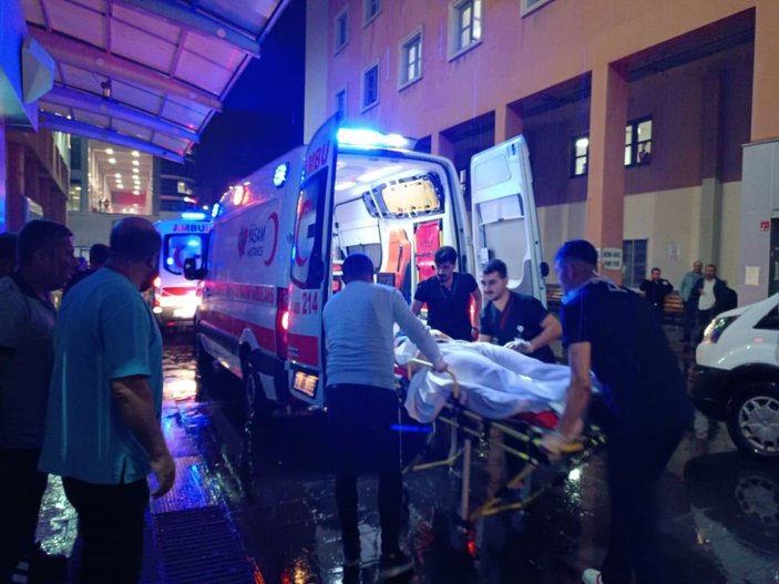 Batman'da yolcu otobüsü kum yüklü kamyona çarptı: 1 ölü, 22 yaralı -4