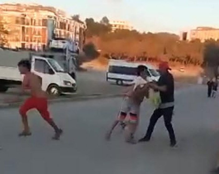 Hurdacı, 3 çocuğu darbetti; o anlar kamerada -2