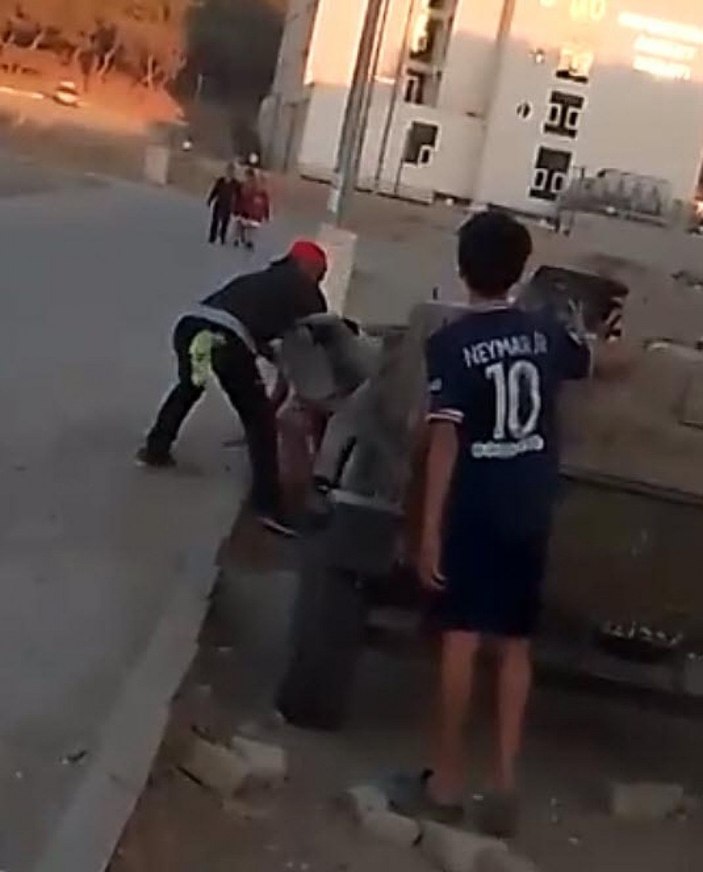 Hurdacı, 3 çocuğu darbetti; o anlar kamerada -6