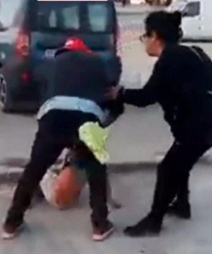 Hurdacı, 3 çocuğu darbetti; o anlar kamerada -10