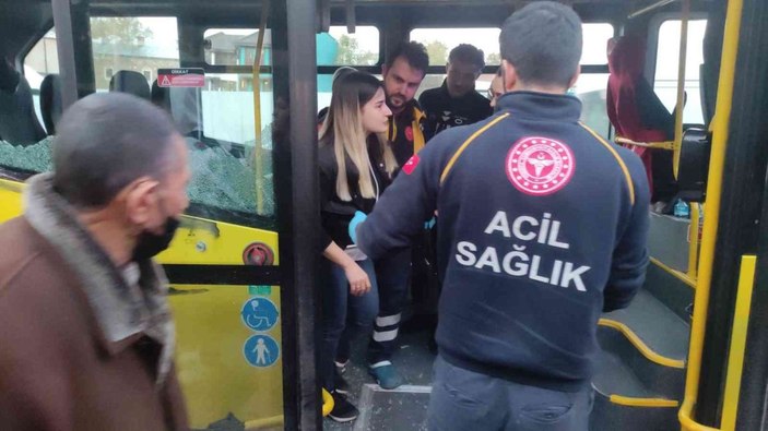 (Özel) Otobüs camı yüzünde patladı, oturduğu yerden kalkamadı -2
