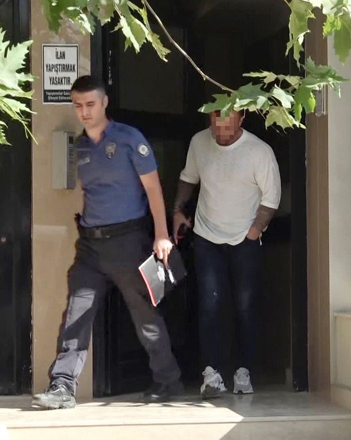 d 17 yaşındaki Yiğit, öğretmeninin evinde ölü bulundu -2