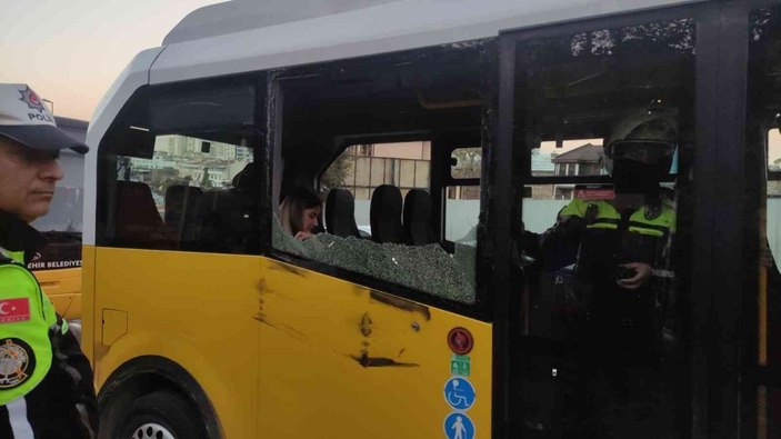 (Özel) Otobüs camı yüzünde patladı, oturduğu yerden kalkamadı -6