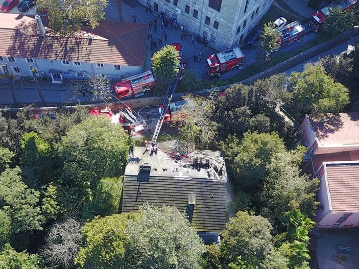 /ek fotoğraflar // Boğaziçi Üniversitesi kampüsünde yangın -4