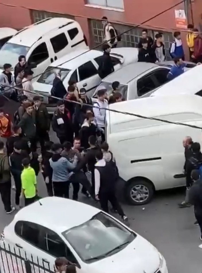 Sultangazi'de öğrencilerin kavgası kamerada -2