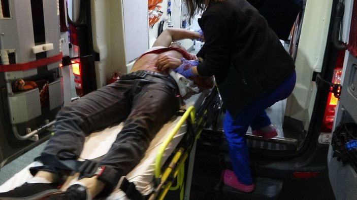 Bıçaklı saldırıda yaralanıp, akaryakıt istasyonun marketine sığınarak kurtuldu -4
