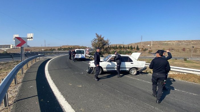 'Dur' ihtarına uymayan sürücü kaza yaptı; ehliyeti olmadığı ortaya çıktı -3